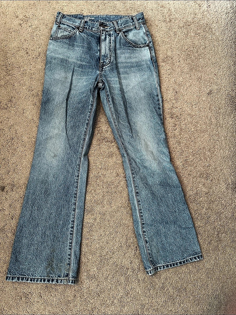 CELINE NQ23 967M 08UE
Straight Leg Jeans in Blue Waist 27
